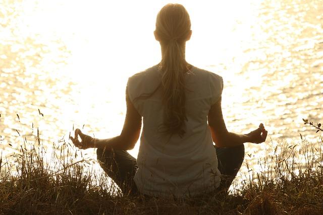 Společné chyby při meditaci a jak je překonat